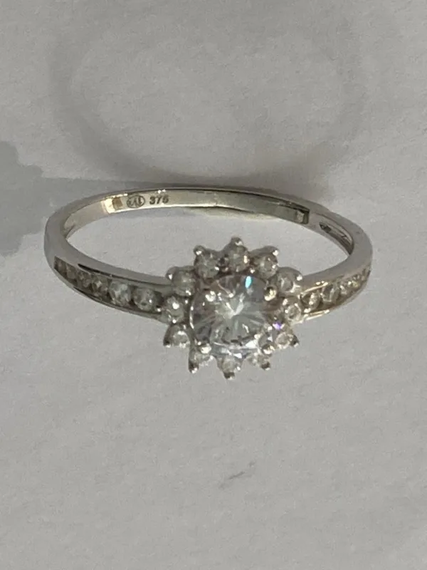 A1150019 bague marguerite or gris 375 oxydes de zirconium