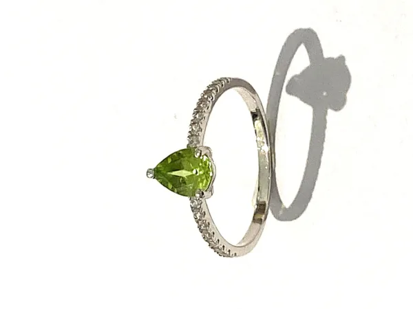 WhatsApp Image 2026-08-07 at 13.00.34 bague or gris 375 péridot / oxydes de zirconium