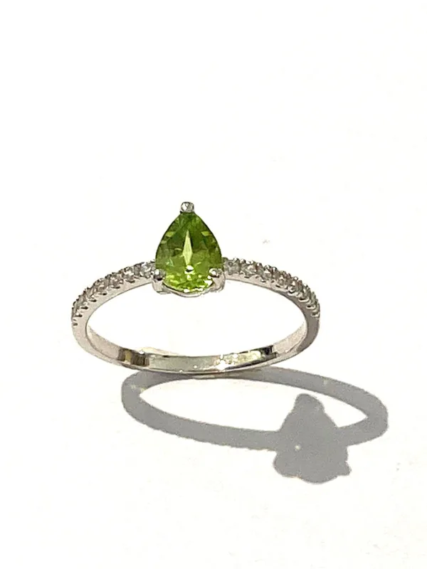 WhatsApp Image 2026-08-07 at 13.00.34 bague or gris 375 péridot / oxydes de zirconium